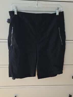 Athleta Women's Black Athletic Shorts with Zip Pockets